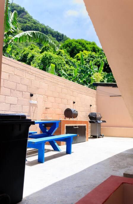 Maggie'S Inn Soufrière 外观 照片