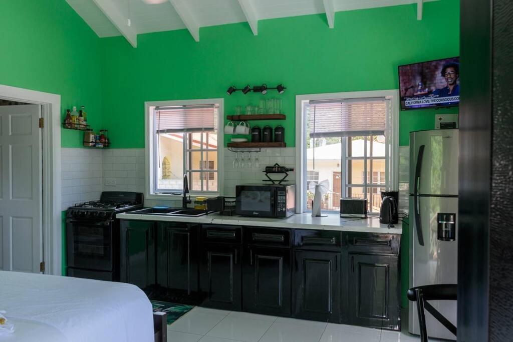 Maggie'S Inn Soufrière 外观 照片