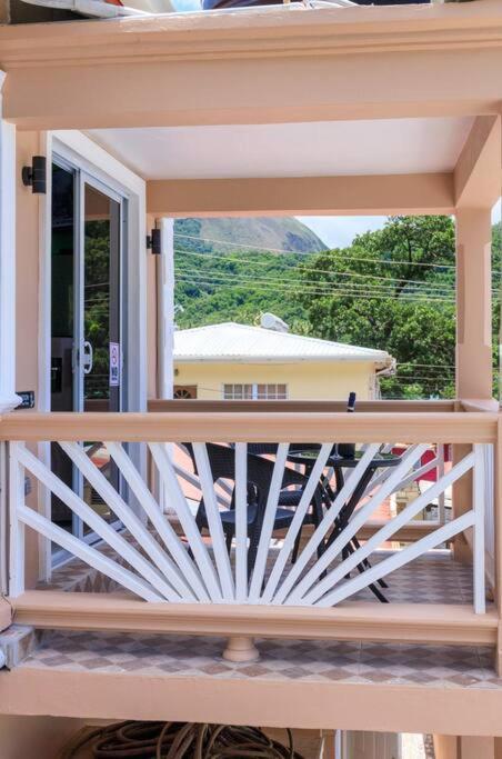 Maggie'S Inn Soufrière 外观 照片